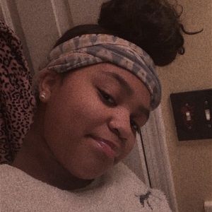 Meet your Posher, Layla